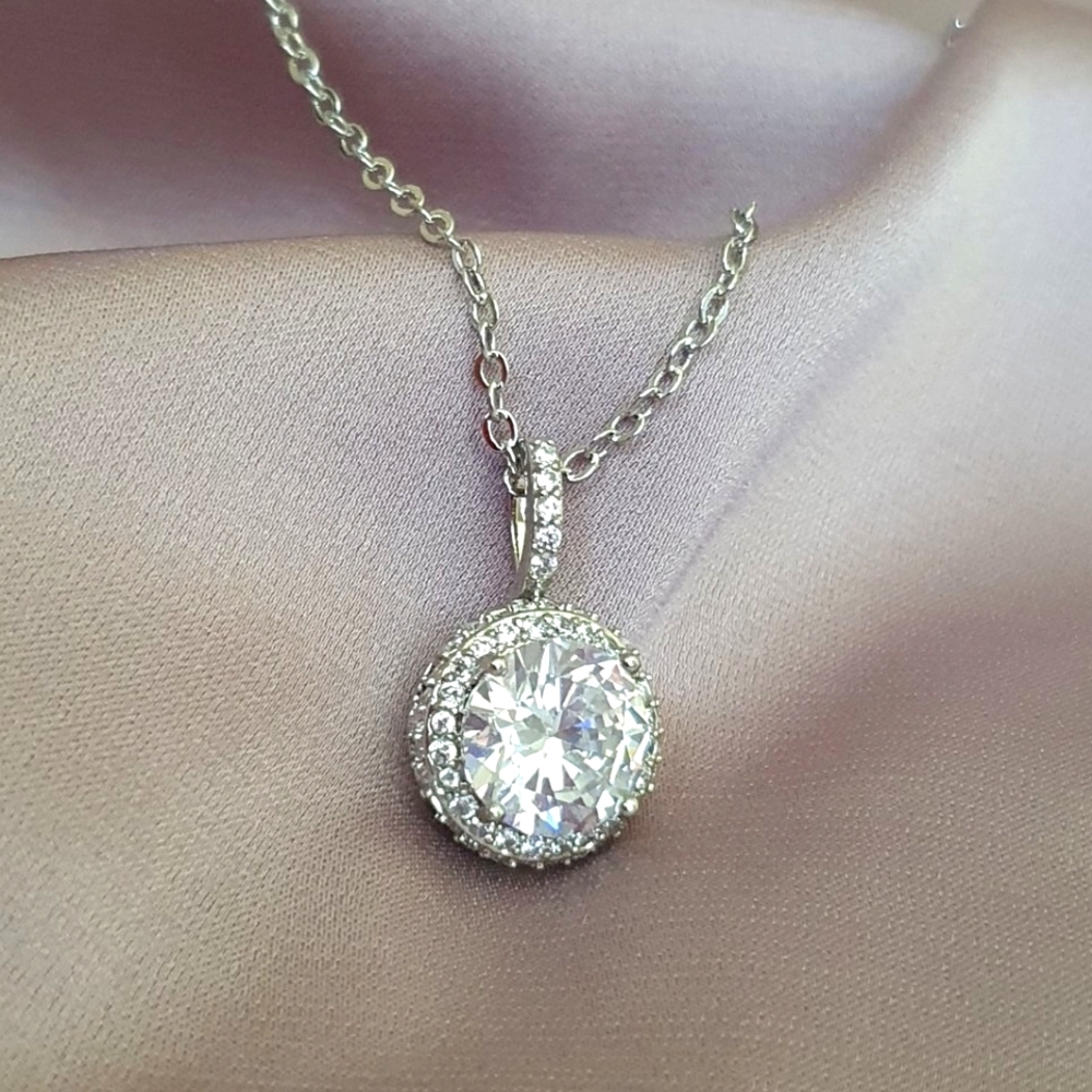 Classic Shiny Round Pendant Necklace